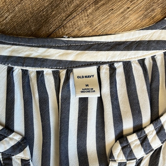 Old Navy Gray/White Striped Blouse Size M - Picture 3 of 4